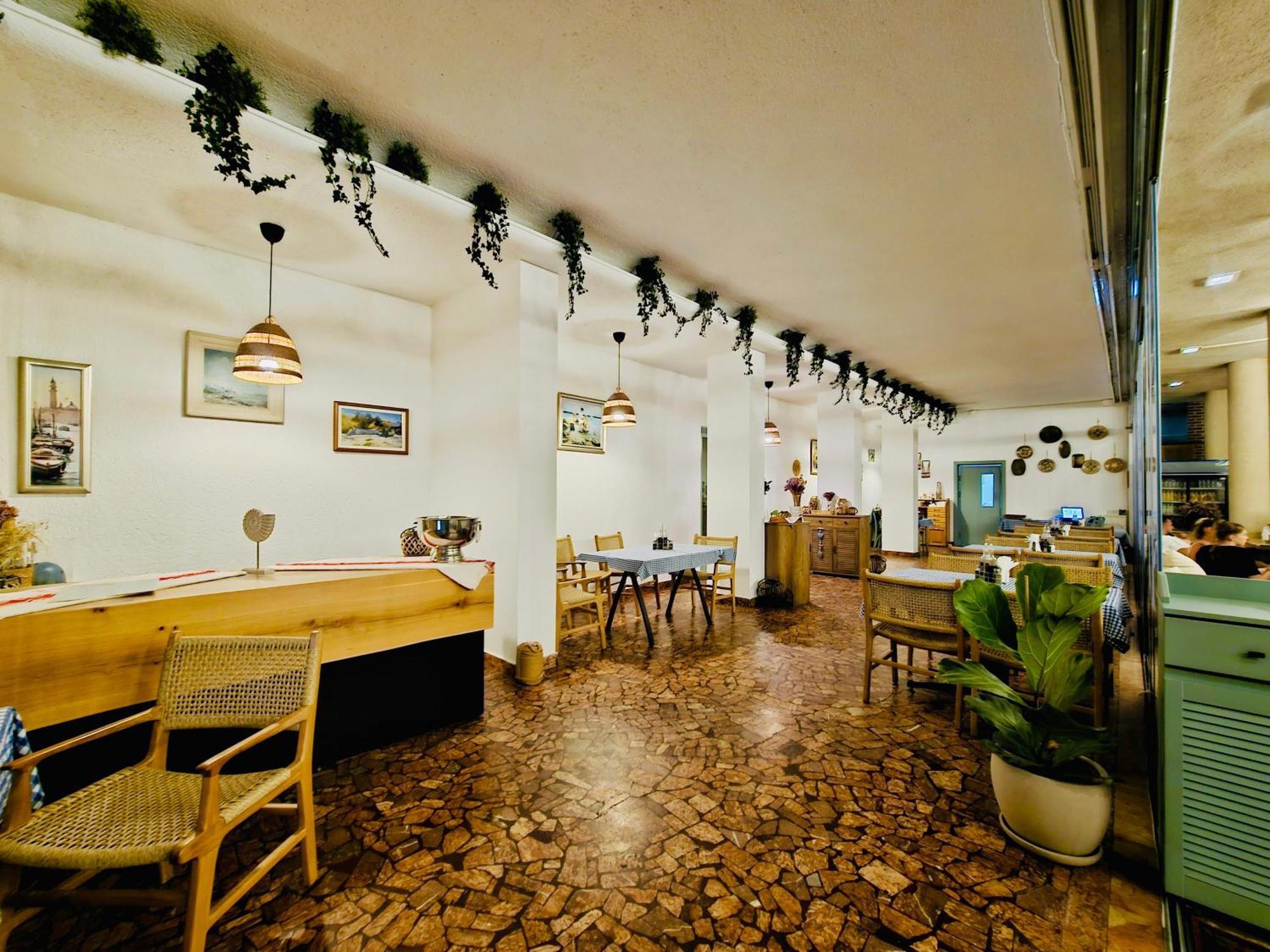 Hotel Carmen Eforie Nord Exteriör bild